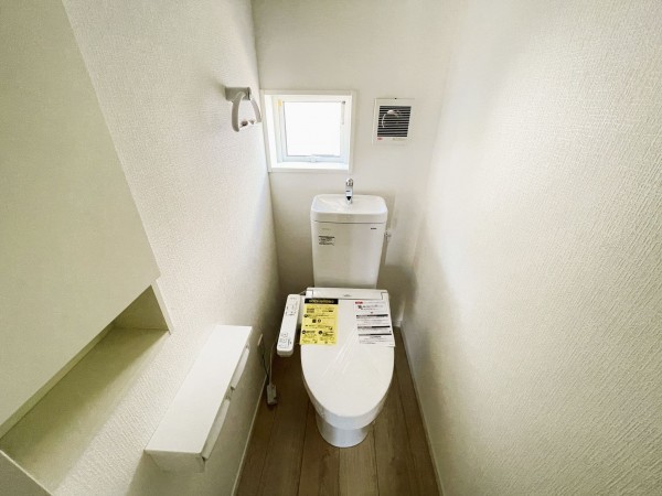 鯖江市神中町、新築一戸建てのトイレ画像です
