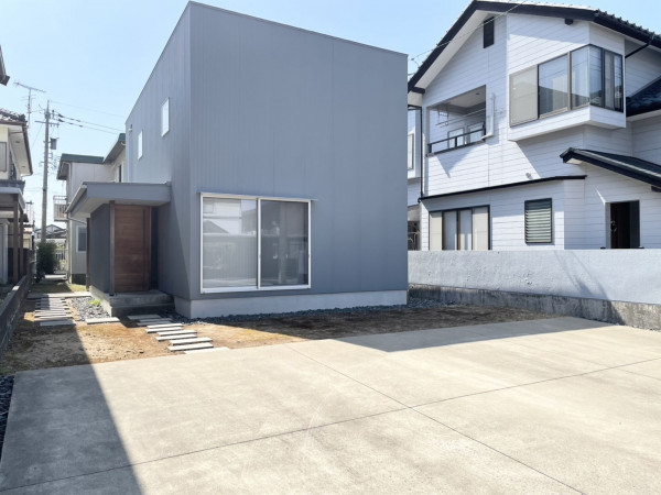 福井市月見、中古一戸建ての外観画像です