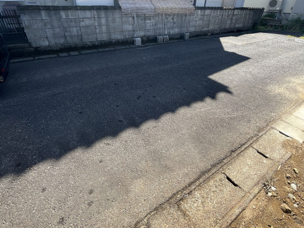 福井市新田塚、土地の前面道路を含む現地写真画像です