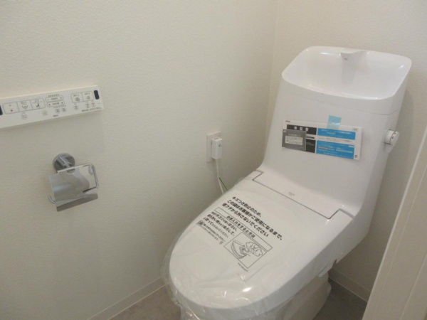 横浜市青葉区美しが丘西、中古一戸建てのトイレ画像です