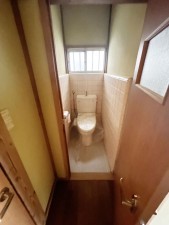 勝浦市沢倉、中古一戸建てのトイレ画像です