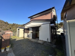 勝浦市沢倉、中古一戸建ての外観画像です