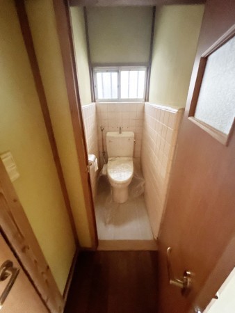 勝浦市沢倉、中古一戸建てのトイレ画像です