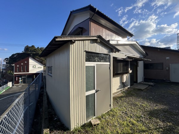 勝浦市沢倉、中古一戸建ての外観画像です