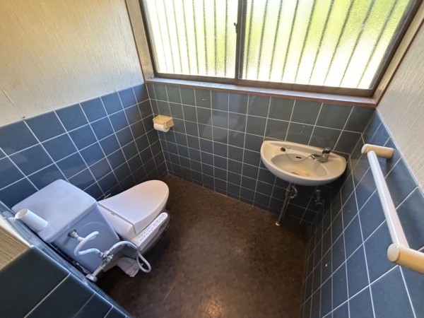 勝浦市大沢、中古一戸建てのトイレ画像です