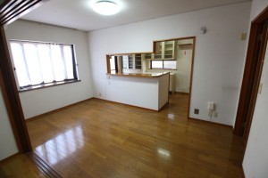 勝浦市串浜、中古一戸建ての居間画像です