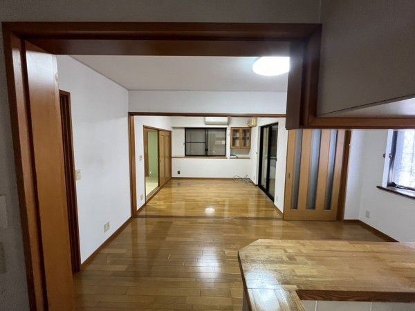 勝浦市串浜、中古一戸建ての居間画像です