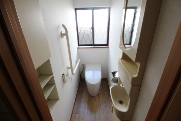 勝浦市串浜、中古一戸建てのトイレ画像です