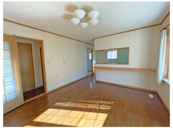 長生郡睦沢町長楽寺、中古一戸建ての居間画像です