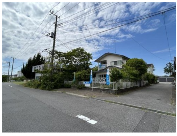 長生郡睦沢町上之郷、中古一戸建ての前面道路を含む現地写真画像です