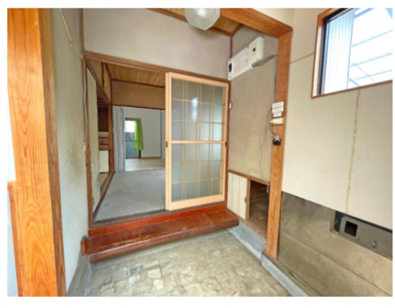 長生郡長南町豊原、中古一戸建ての玄関画像です