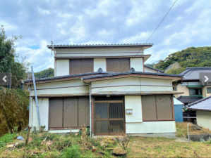 勝浦市浜行川、中古一戸建ての外観画像です