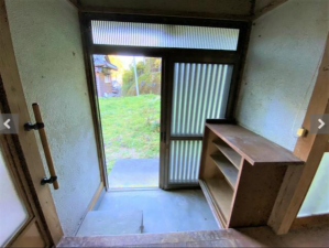 勝浦市浜行川、中古一戸建ての玄関画像です