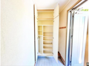 いすみ市日在、中古一戸建ての玄関画像です