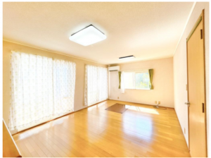 いすみ市日在、中古一戸建ての居間画像です
