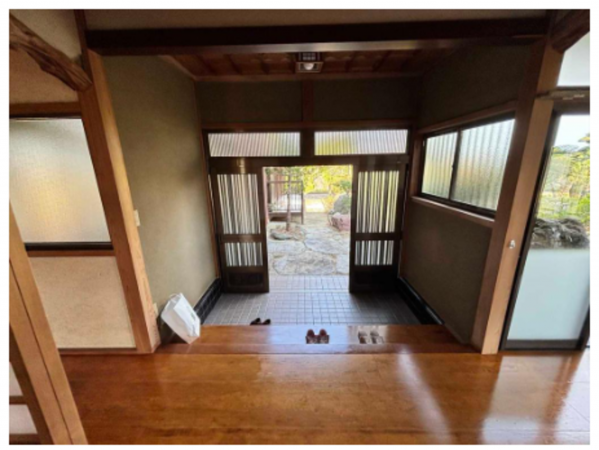 長生郡長南町芝原、中古一戸建ての玄関画像です