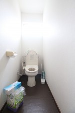 勝浦市串浜、中古一戸建てのトイレ画像です