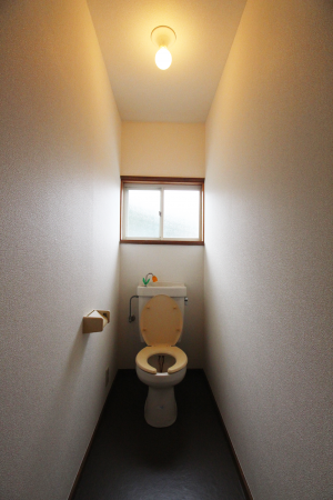 勝浦市串浜、中古一戸建てのトイレ画像です
