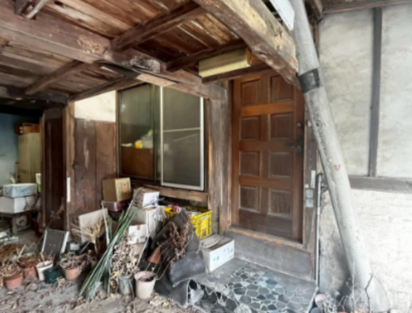 夷隅郡大多喜町柳原、中古一戸建ての玄関画像です