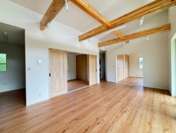 いすみ市弥正、新築一戸建ての居間画像です