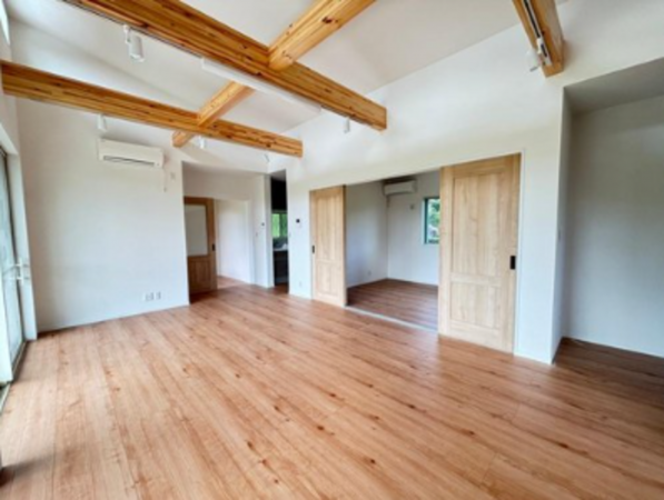 いすみ市弥正、新築一戸建ての居間画像です