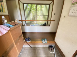 勝浦市松部、中古一戸建ての玄関画像です