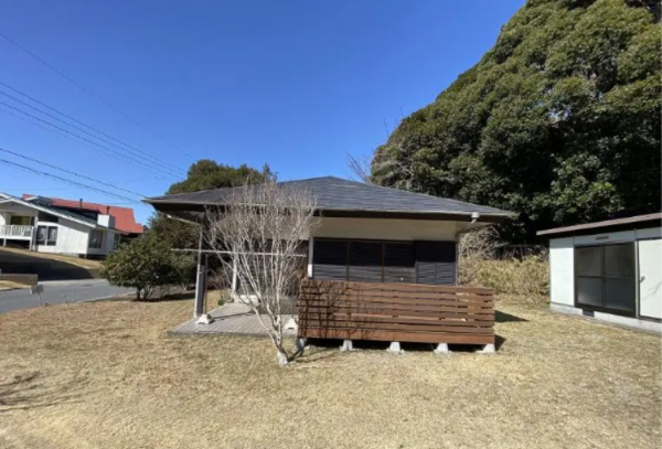 勝浦市松部、中古一戸建ての外観画像です