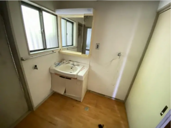 勝浦市松部、中古一戸建ての洗面画像です