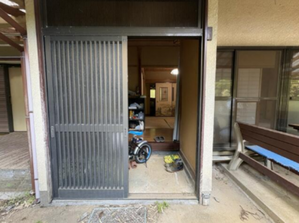 勝浦市新戸、中古一戸建ての玄関画像です