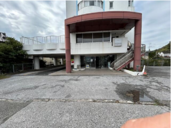 勝浦市興津、マンションの外観画像です