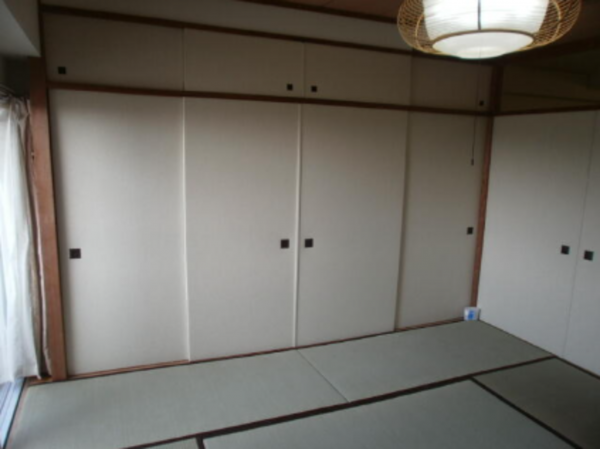 勝浦市墨名、マンションの画像です