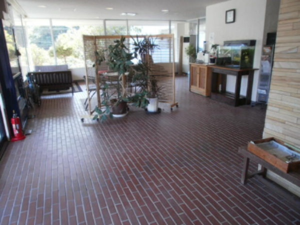 勝浦市墨名、マンションのエントランス画像です