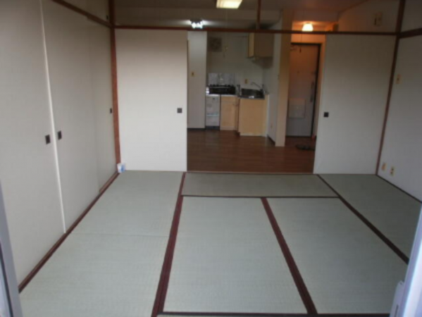 勝浦市墨名、マンションの画像です