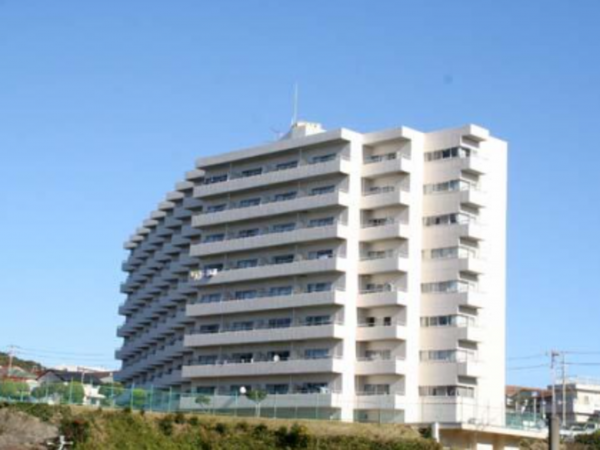 勝浦市墨名、マンションの外観画像です