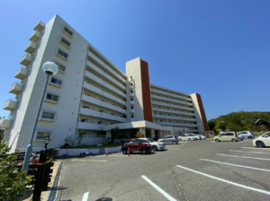 勝浦市墨名、マンションの外観画像です