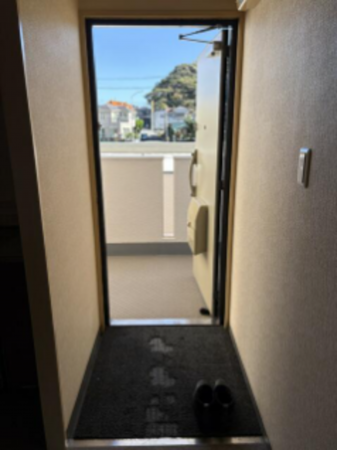 勝浦市墨名、マンションの玄関画像です