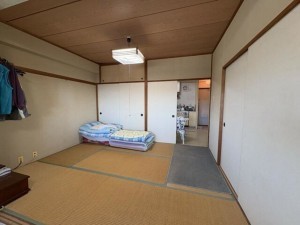 勝浦市墨名、マンションの画像です