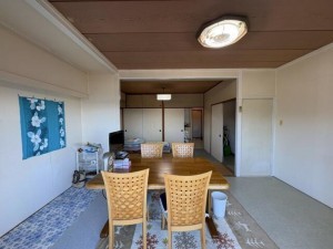 勝浦市墨名、マンションの画像です