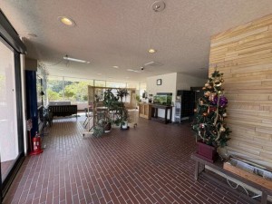 勝浦市墨名、マンションのエントランス画像です