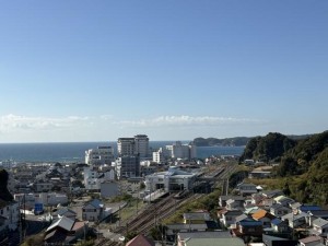 勝浦市墨名、マンションの画像です