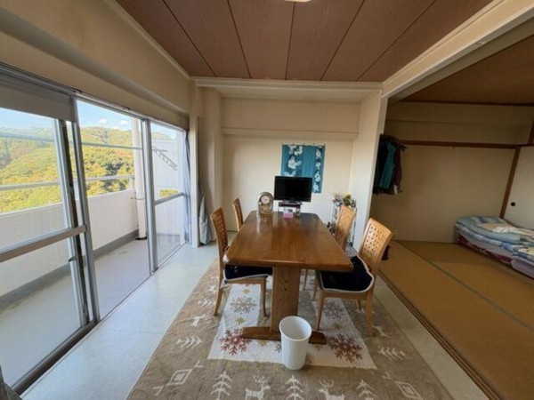 勝浦市墨名、マンションの画像です