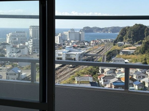 勝浦市墨名、マンションの画像です