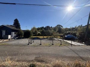 いすみ市岬町、中古一戸建ての前面道路を含む現地写真画像です