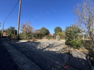 いすみ市岬町、中古一戸建ての前面道路を含む現地写真画像です