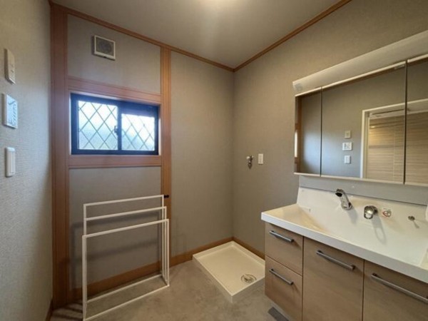 いすみ市岬町、中古一戸建ての洗面画像です