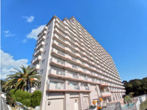 勝浦市部原、マンションの外観画像です