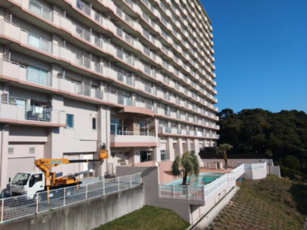 勝浦市部原、マンションの外観画像です