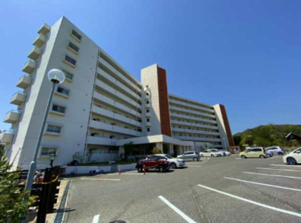 勝浦市墨名、マンションの外観画像です