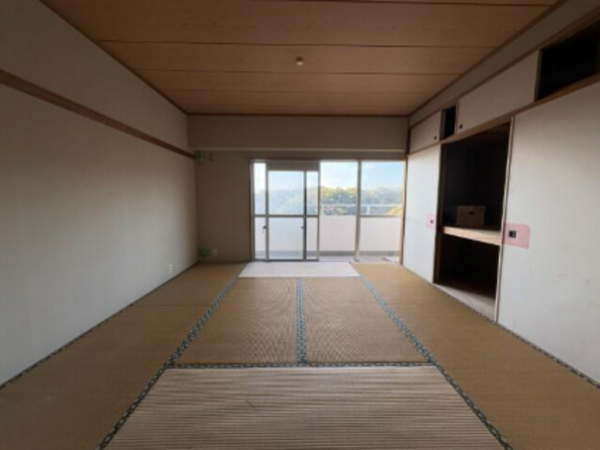 勝浦市墨名、マンションの画像です