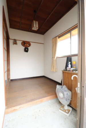 夷隅郡大多喜町新丁、中古一戸建ての玄関画像です